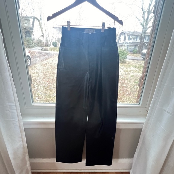 Abercrombie Leather 90’s Relaxed Pant - Picture 2 of 4